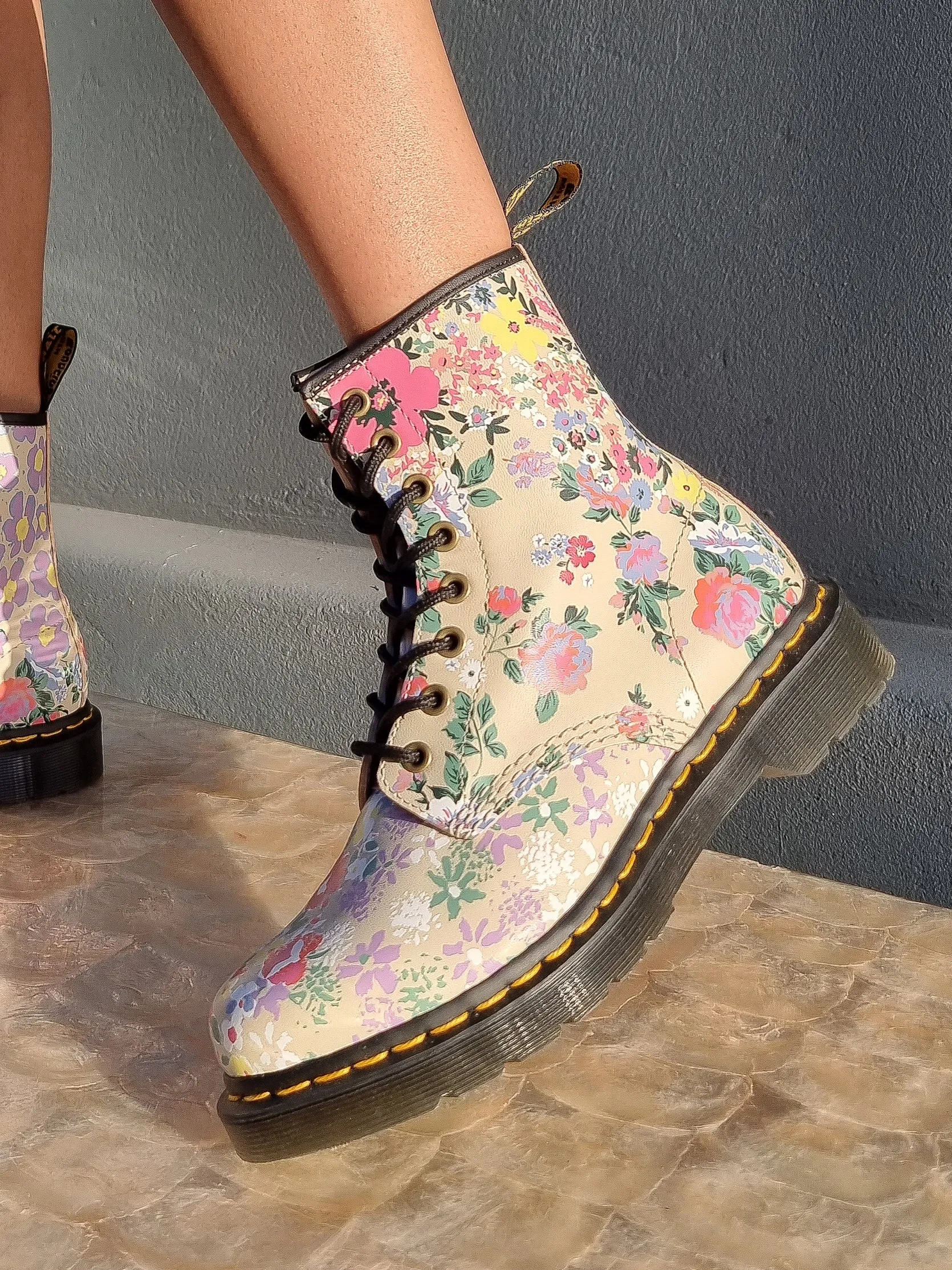 DR. MARTENS 1460 FLORAL MASH-UP CREAM